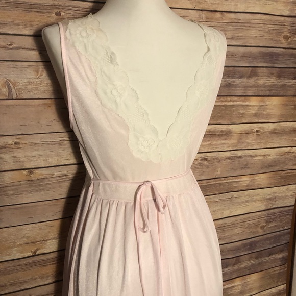 Vintage Lingerie By George Hatab for Garfinckel’s. Pale Pink w/Lace details - Picture 9 of 9